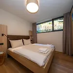 Sunny In - Out - Self Check-in Apartment Zell am See