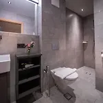 Sunny In - Out - Self Check-in Apartment