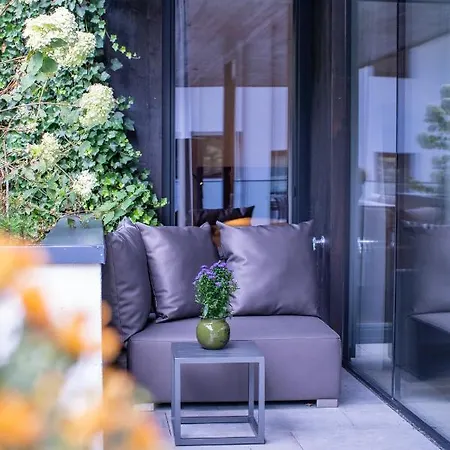 Sunny In - Out - Self Check-in